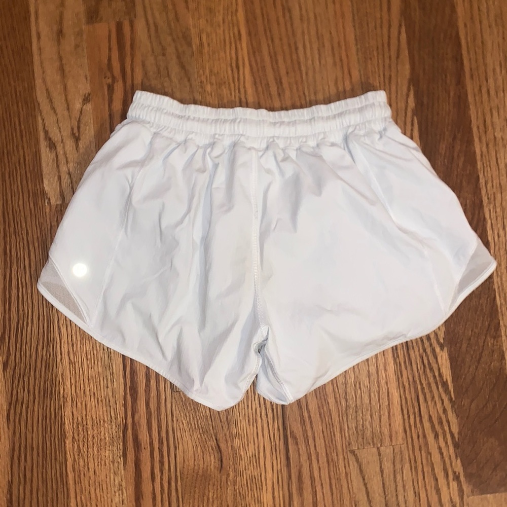 Lululemon Hotty Hot Lose Rise shorts